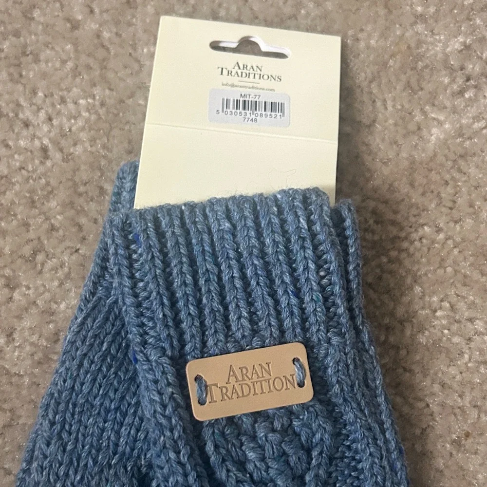 Aran Traditions Blue Knit Fingerless Gloves NWT